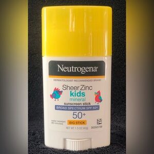 Neutrogena Sheer Zinc Kids Mineral Sunscreen Stick Broad Spectrum SPF 50 1.5 oz